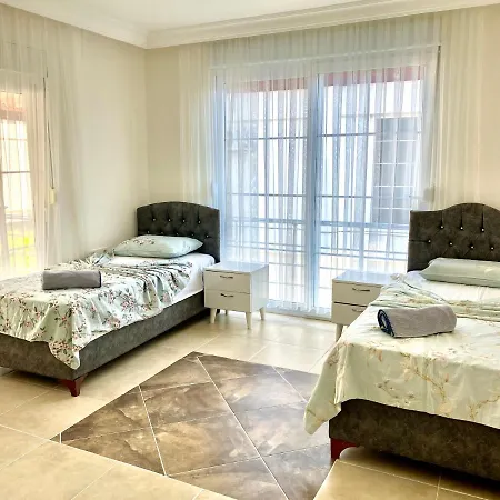 4+1 Ultra Luxury Villa With Private Pool In Belek וילה *